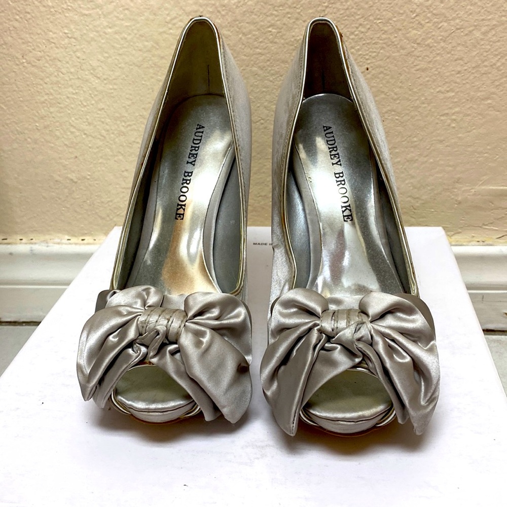 Audrey Brooke size 5.5